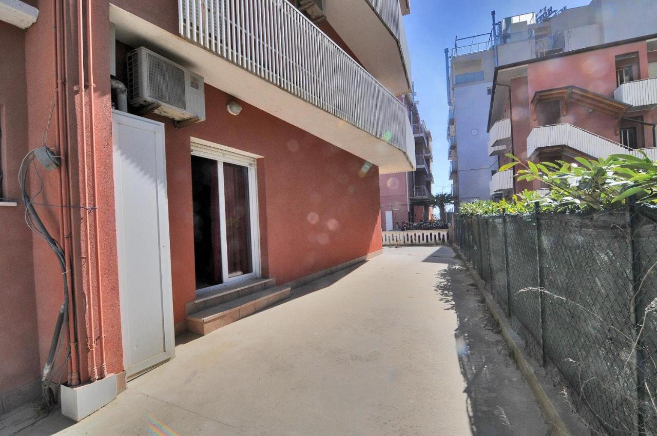 Apartamento Milan Caorle Exterior foto